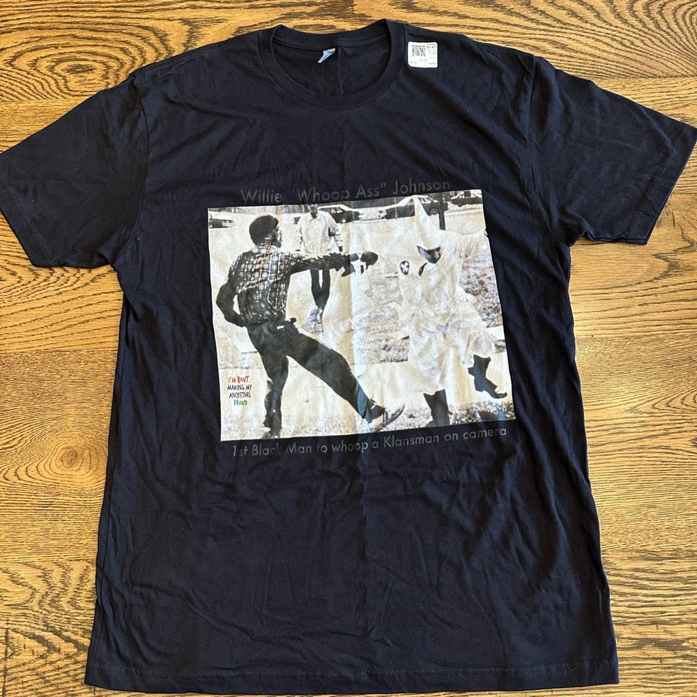 Mens black printed shirt.